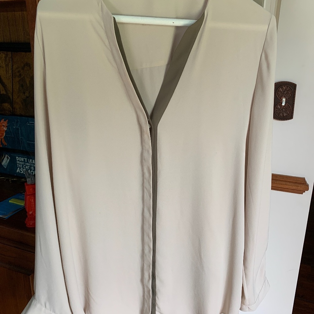 Zoa nwot poly blouse. Gorgeous